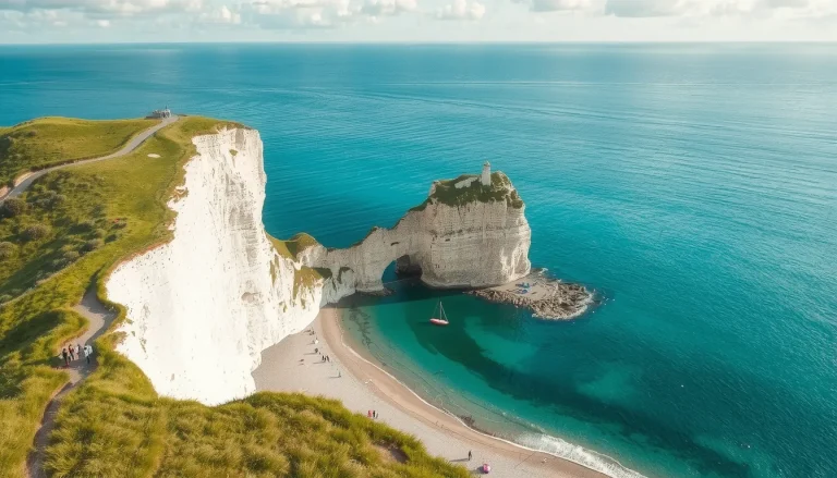 Que faire à Étretat : falaises, jardins et visites incontournables
